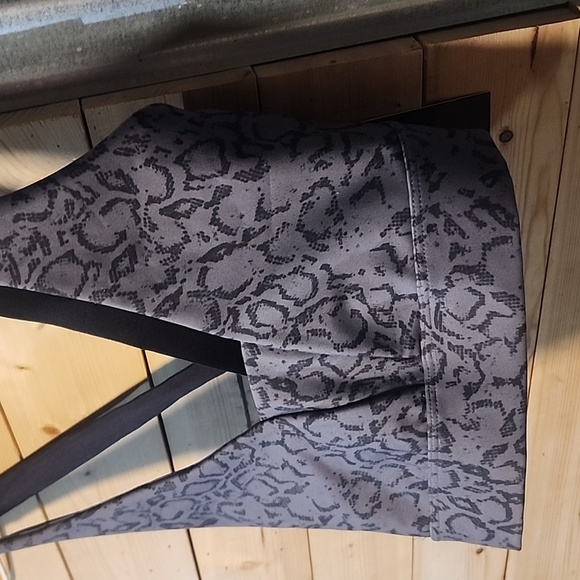 Lulu's Sports Bra Size large NWT - Picture 2 of 6